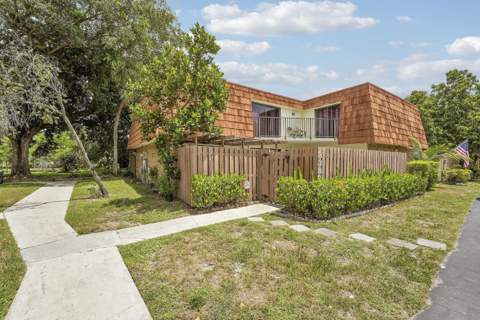 8389 N Coral Circle, North Lauderdale FL - photo 10 of 34