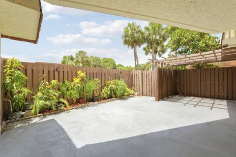 8389 N Coral Circle, North Lauderdale FL - photo 11 of 34