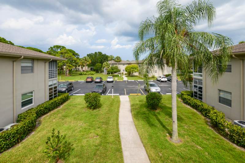 1 bedroom Condominium at 8 Lake Vista Trail, Vista St Lucie Buildings 9 Thru 20, Port St. Lucie — photo 4