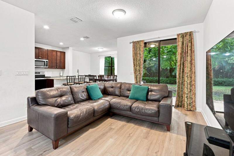 3 bedroom Single Family Residence at 269 NW 36th Avenue, Residences At Palm Aire, Pompano Beach — photo 2