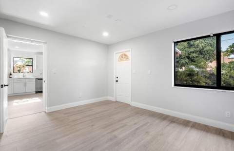 699 NE 40th Street, Oakland Park FL - photo 6 of 45