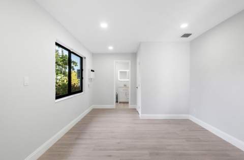 699 NE 40th Street, Oakland Park FL - photo 18 of 45