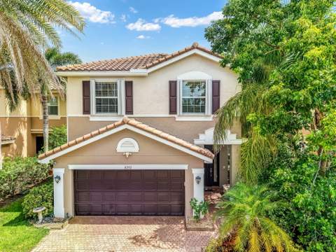 8292 Calabria Lakes Drive, Boynton Beach FL - photo 7 of 46
