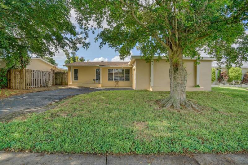 3 bedroom Single Family Residence at 10270 NW 24th Court, Sunrise Golf Village Sec 21, Sunrise — photo 2