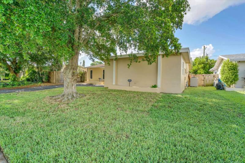 3 bedroom Single Family Residence at 10270 NW 24th Court, Sunrise Golf Village Sec 21, Sunrise — photo 3