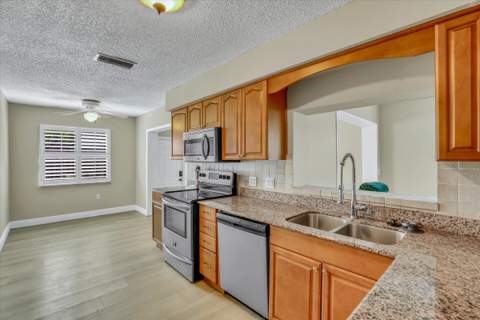 10270 NW 24th Court, Sunrise FL - photo 13 of 31