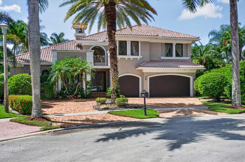 5 bedroom Single Family Residence at 700 Cardinal Street, Hawks Landing, Plantation — photo 2