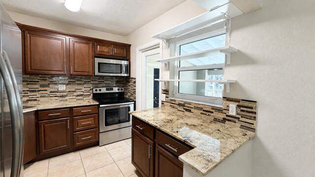 3 bedroom Single Family Residence at 716 SW 19th Street, Pinehurst Rev Pl Of Portions, Fort Lauderdale — photo 5