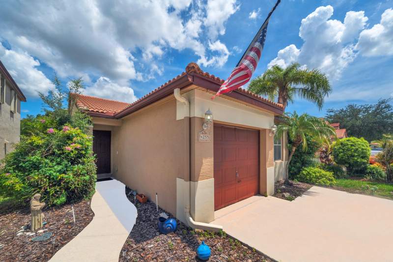 3 bedroom Single Family Residence at 4255 NW 1st Drive, Hammocks At Riverglen, Deerfield Beach — photo 3