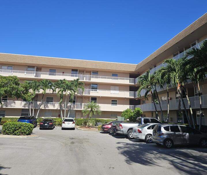 2 bedroom Condominium at 10414 NW 24th Place #404, Sunrise Lakes 208 Condo, Sunrise — photo 2