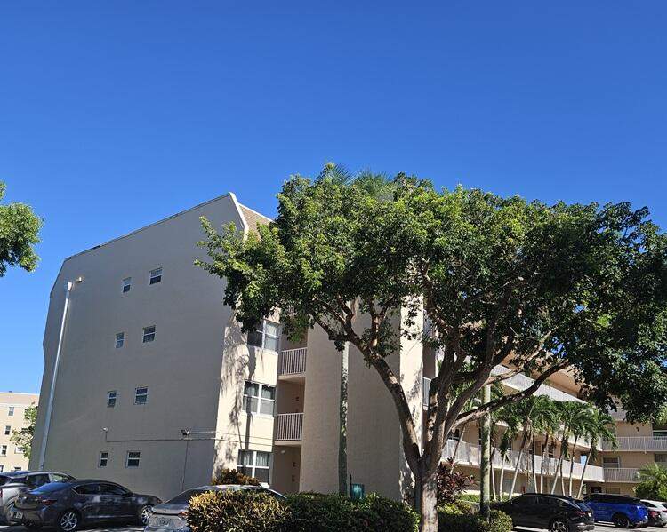 2 bedroom Condominium at 10414 NW 24th Place #404, Sunrise Lakes 208 Condo, Sunrise — photo 3