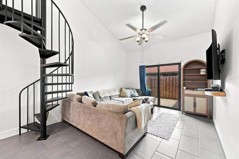 2 bedroom Townhouse at 2016 SW 82nd Avenue, ARROWHEAD GOLF & TENNIS CLUB, Davie — photo 2