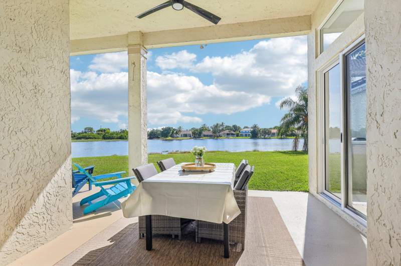 5 bedroom Single Family Residence at 762 Heritage Drive, Sector 4 North, Weston — photo 4