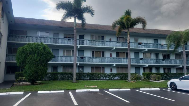 2 bedroom Condominium at 2100 Springdale Boulevard #310, Village Green 4 Condo, Palm Springs — photo 4