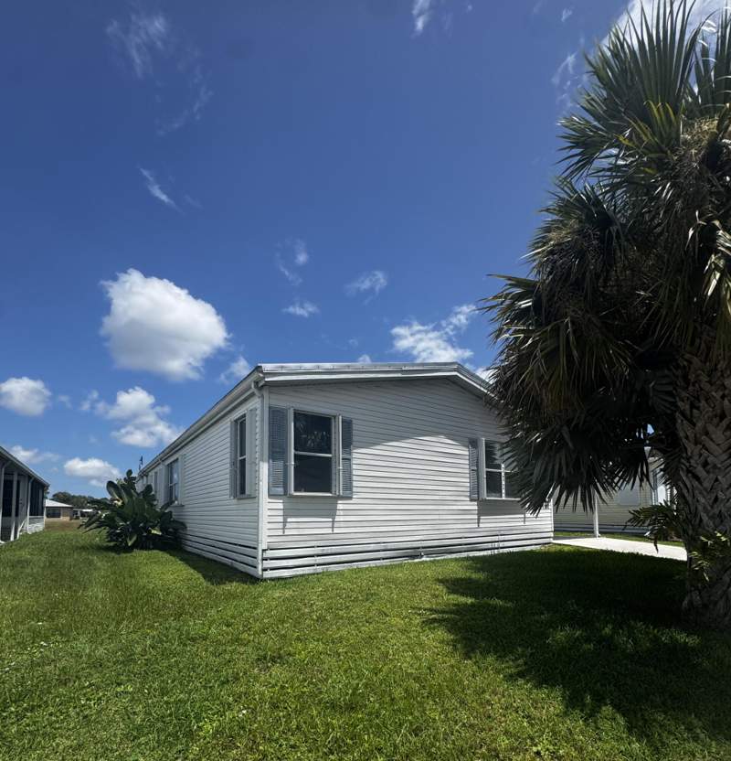 3 bedroom Manufactured Home at 6732 Sinsonte Court, Spanish Lakes Fairways, Fort Pierce — photo 2