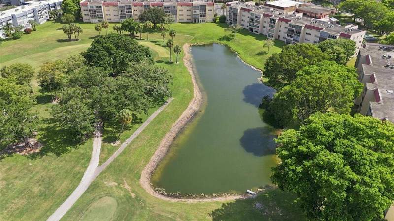 1 bedroom Condominium at 1050 Country Club Drive #306, Oriole Golf & Tennis Club Condo, Margate — photo 4