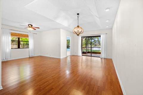 8409 Bonita Isle Drive, Lake Worth FL - photo 8 of 44