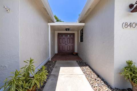 8409 Bonita Isle Drive, Lake Worth FL - photo 6 of 44