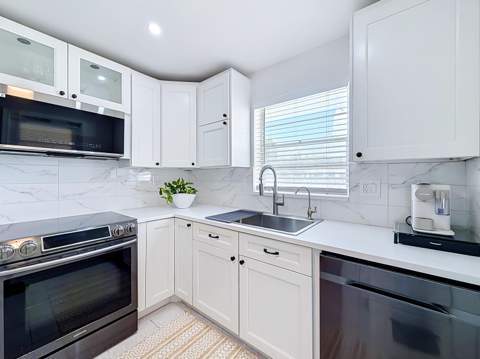 2121 NE 68th Street #109, Fort Lauderdale FL - photo 9 of 43