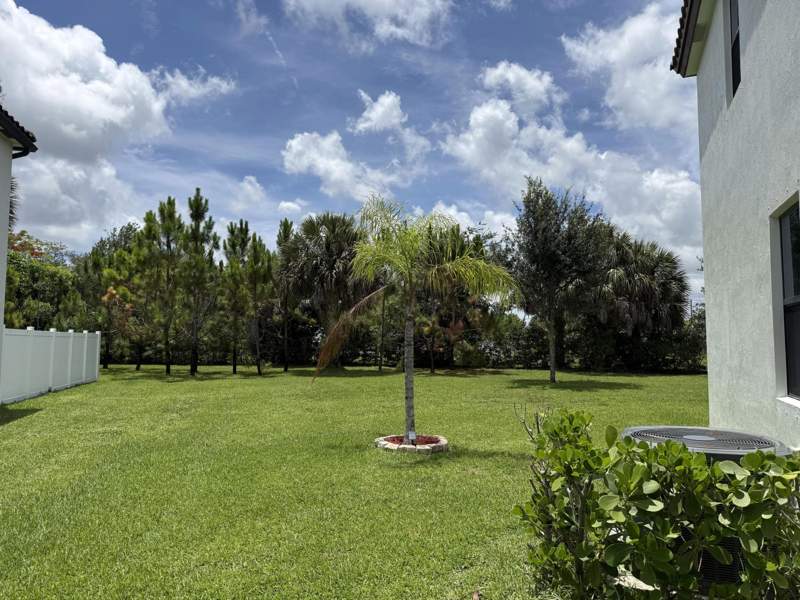 4 bedroom Single Family Residence at 4426 Buena Tara Drive, Villa Tara, Lake Belvedere Estates — photo 4