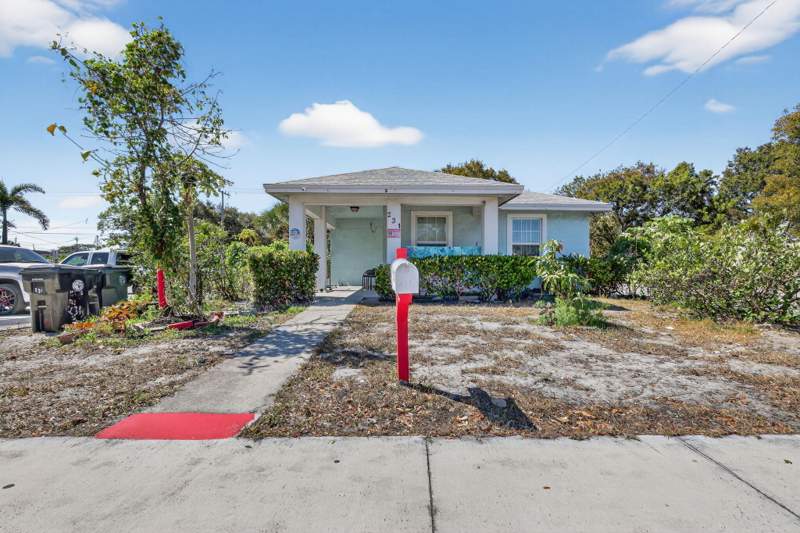 4 bedroom Single Family Residence at 231 N H Street, LAKE WORTH TOWN OF, Lake Worth — photo 1