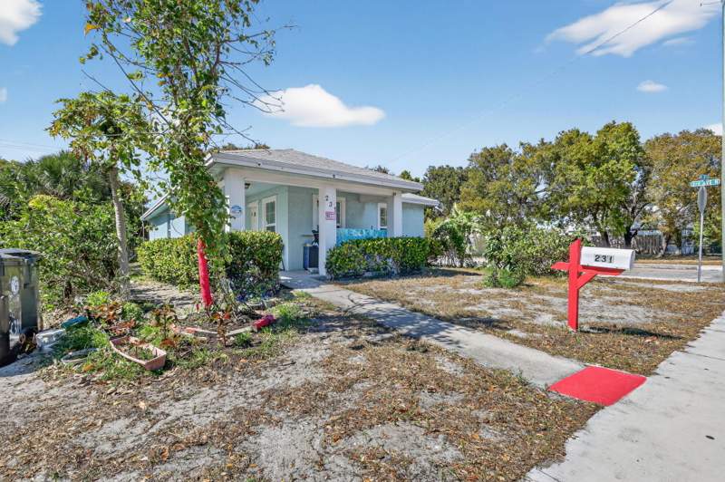 4 bedroom Single Family Residence at 231 N H Street, LAKE WORTH TOWN OF, Lake Worth — photo 2
