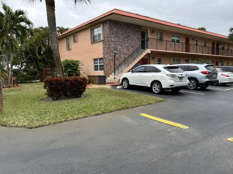 2 bedroom Condominium at 1982 SW PALM CITY Road #F, KING MOUNTAIN CONDO (AKA MONTEREY YACHT & COUNTRY, Stuart — photo 2