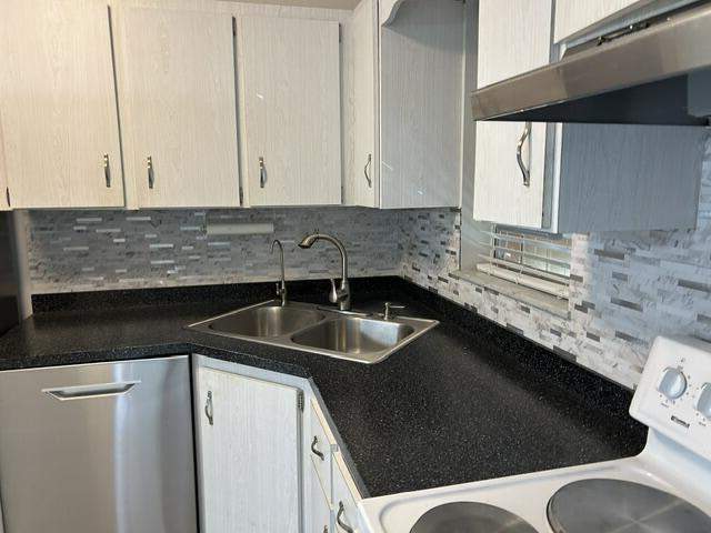 2 bedroom Condominium at 1982 SW PALM CITY Road #F, KING MOUNTAIN CONDO (AKA MONTEREY YACHT & COUNTRY, Stuart — photo 5