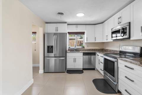 1620 SW 4th Avenue, Pompano Beach FL - photo 11 of 35