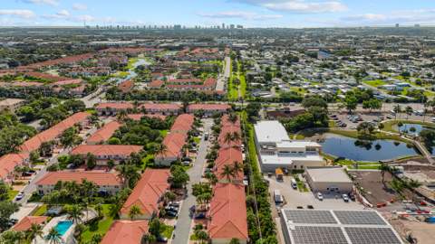 6119 Seminole Gardens Circle, Riviera Beach FL - photo 22 of 28