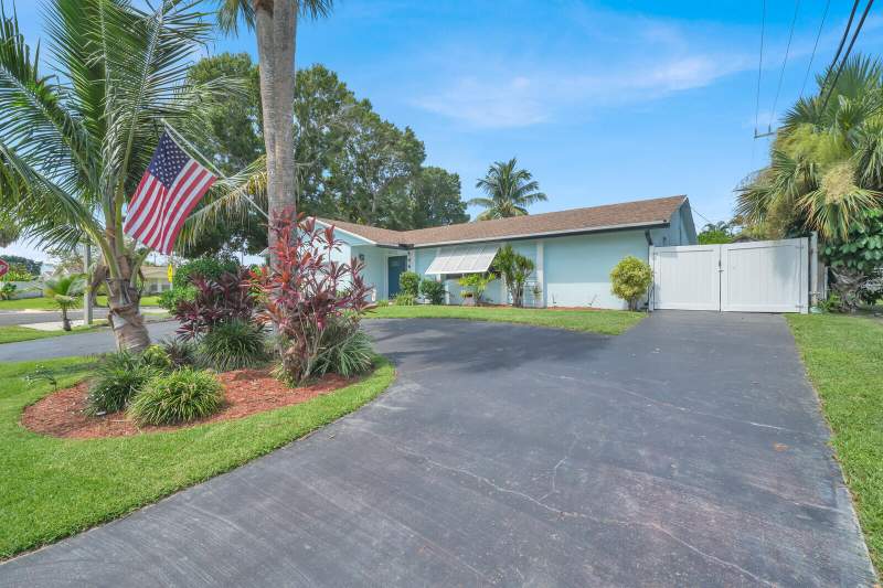 4 bedroom Single Family Residence at 10015 Daisy Avenue, Palm Beach Gardens 5, Palm Beach Gardens — photo 2