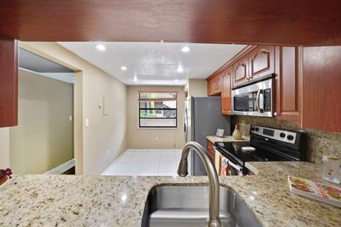 901 Colony Point Circle #207, Pembroke Pines FL - photo 8 of 55