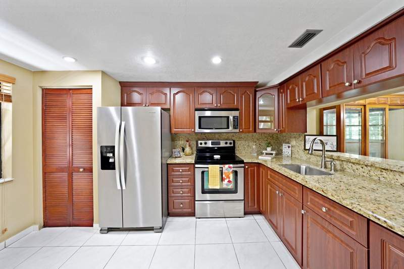 2 bedroom Condominium at 901 Colony Point Circle #207, Colony Point 6 Condo, Pembroke Pines — photo 5
