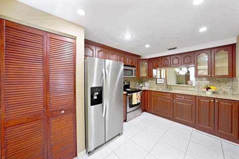901 Colony Point Circle #207, Pembroke Pines FL - photo 6 of 55