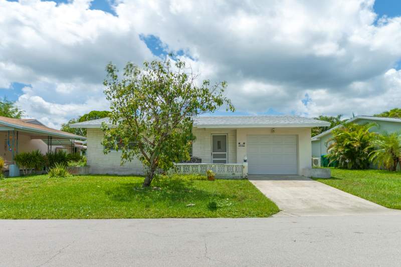 2 bedroom Single Family Residence at 4500 NW 47th Court, Mainlands Of Tamarac Lake, Tamarac — photo 2