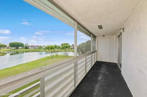 118 Somerset F, West Palm Beach FL - photo 16 of 36