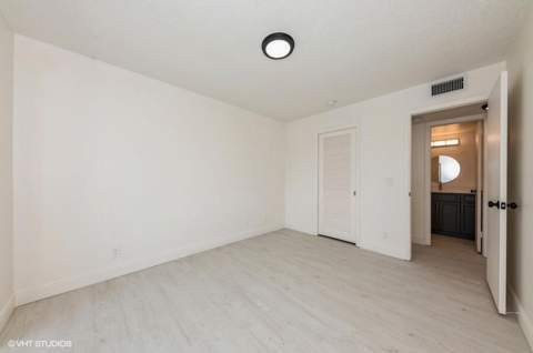 118 Somerset F, West Palm Beach FL - photo 19 of 36