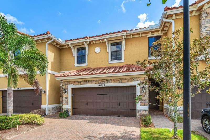 3 bedroom Townhouse at 9628 Waterview Way, Debuys Plat, Parkland — photo 3