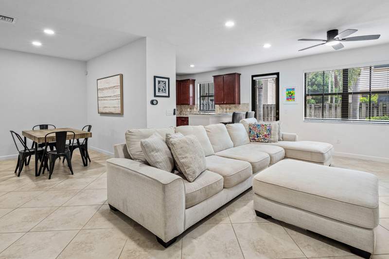 3 bedroom Townhouse at 9628 Waterview Way, Debuys Plat, Parkland — photo 5