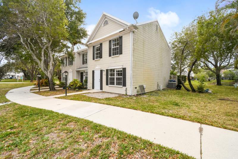 3 bedroom Townhouse at 110 Old English Court, Georgian Park, Jupiter — photo 2