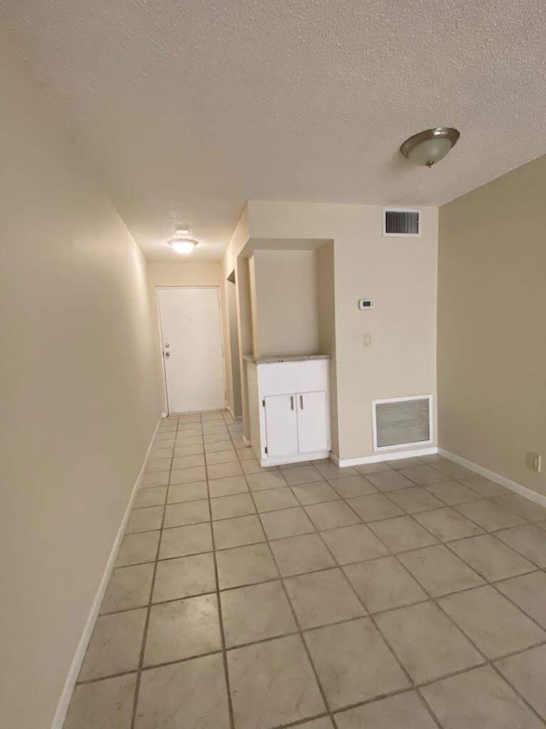 1 bedroom Condominium at 5951 NE 14th Lane #204N, Riviera Park Condominium , Fort Lauderdale — photo 5