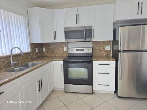 6138 Southgate Boulevard, Margate FL - photo 6 of 11