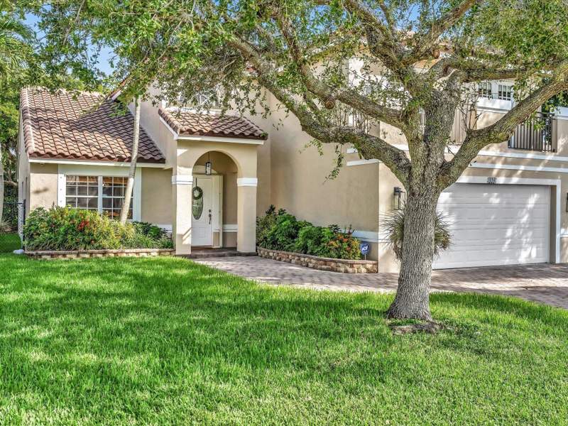 3 bedroom Single Family Residence at 420 NW 188th Terrace, Ameritrail Section One, Pembroke Pines — photo 2