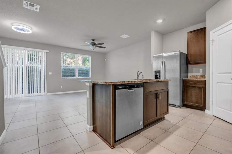 3 bedroom Townhouse at 5659 Enclave Drive, Enclave At Mangonia Park, Mangonia Park — photo 3