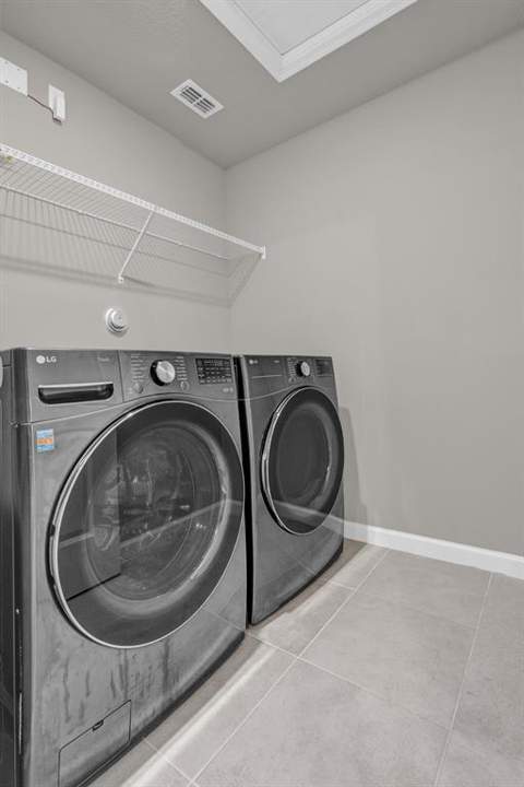5659 Enclave Drive, Mangonia Park FL - photo 9 of 28