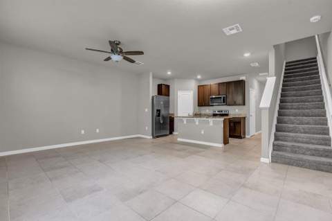 5659 Enclave Drive, Mangonia Park FL - photo 10 of 28