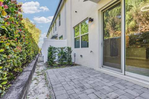 5659 Enclave Drive, Mangonia Park FL - photo 20 of 28