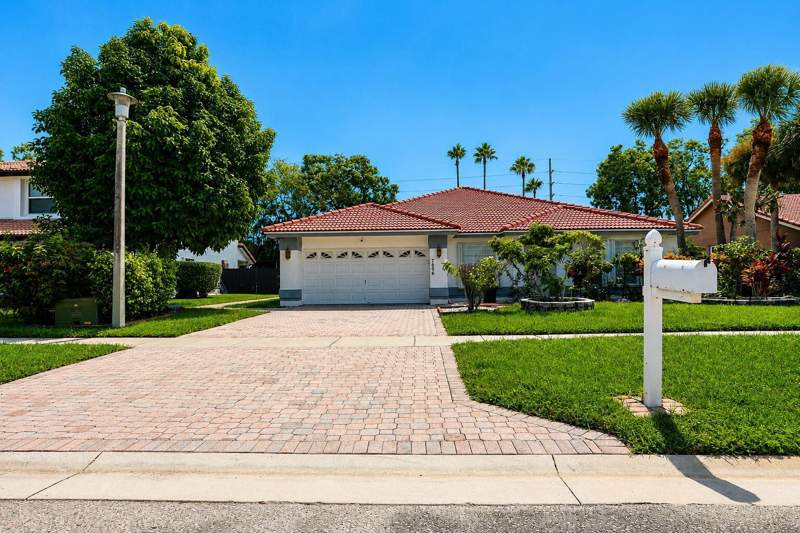3 bedroom Single Family Residence at 7606 Briar Cliff Circle, Lake Charleston 2, Lake Worth — photo 2