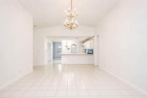 7606 Briar Cliff Circle, Lake Worth FL - photo 8 of 28