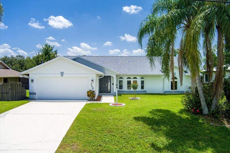 3 bedroom Single Family Residence at 320 NE Surfside Avenue, Port St Lucie Section 26, Port St. Lucie — photo 3